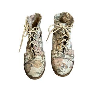 Jellypop Cutout Floral Boots Size 6.5M